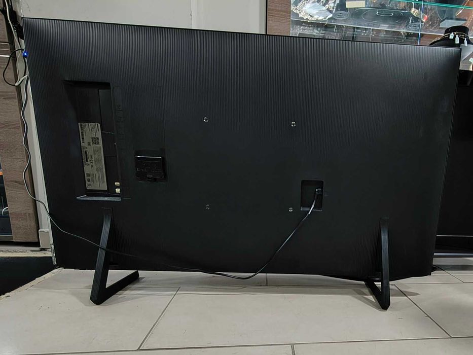 Телевизор Samsung QE-43Q8F