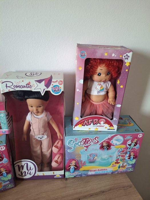 Vand lot jucarii cu 4 figurine Gabby' s Dollhouse, papusica Nella printesa cavaler, figurina  Zoobles ,2 sirene cu acvariu, papusa Mina si  Afro Doll