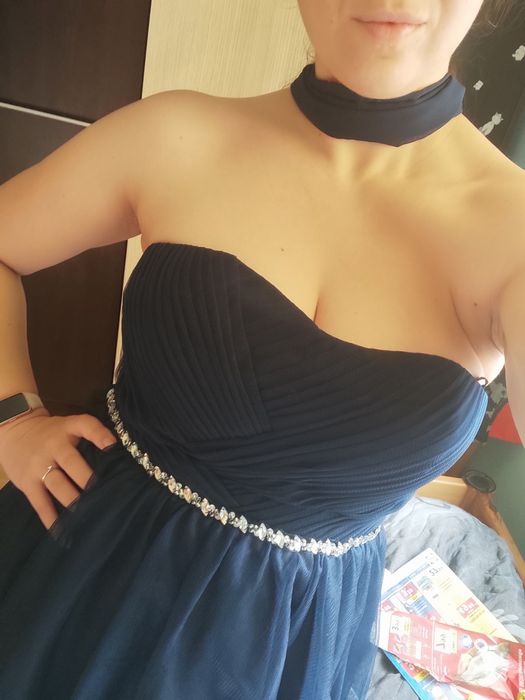 Нова официална рокля Laona с етикет