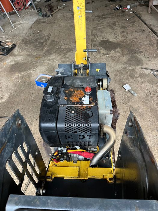 Vând placă compactoare 410kg și mai compactor