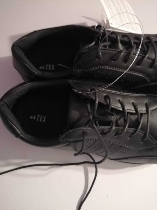 Pantofi noi cu eticheta