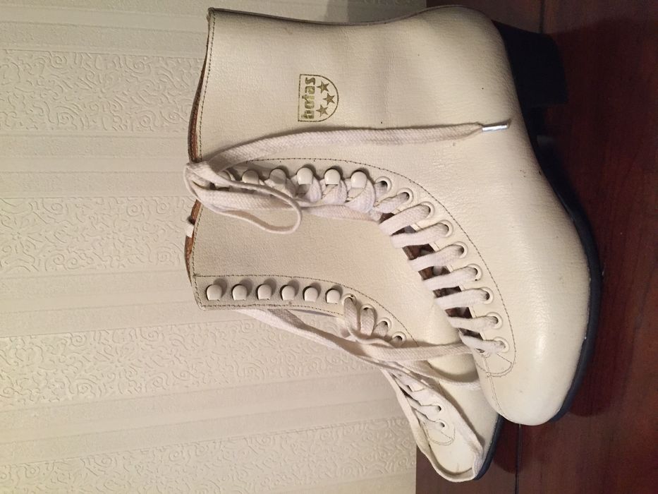 Ботинки для фигурного катания