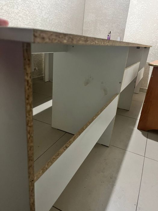 Очень длинный и вместительный стол