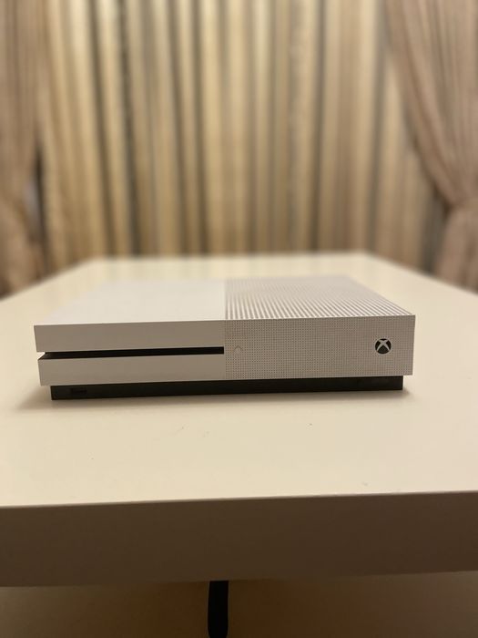 Xbox One S 500GB – funcțional, cabluri originale, fără controller