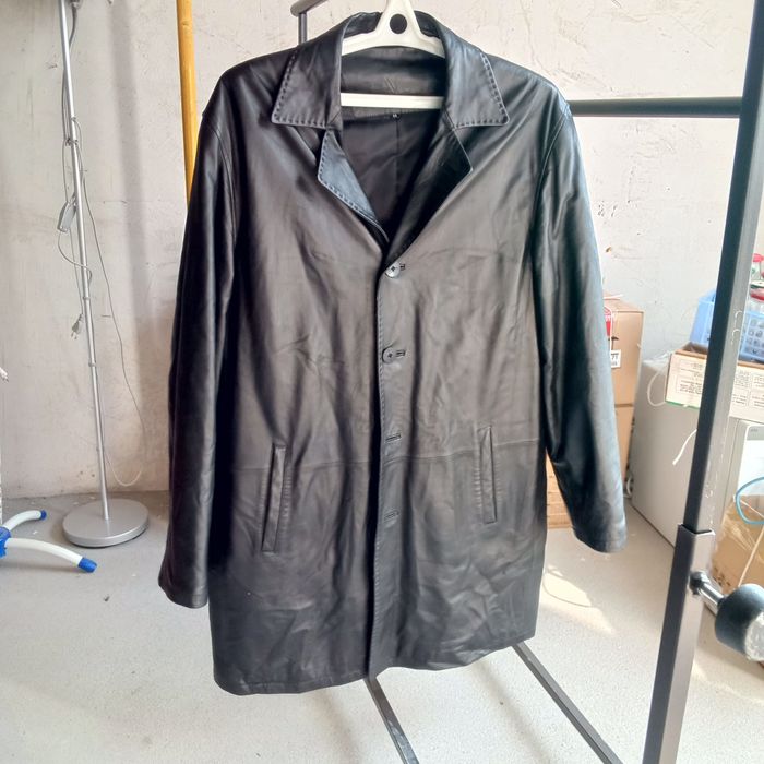 Плащ мужской из натуральной кожи
Классический покрой.
Размер 54-56.