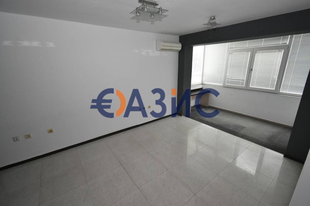 Етаж на сграда / първи над партера / в центъра на Слънчев бряг, 213 кв