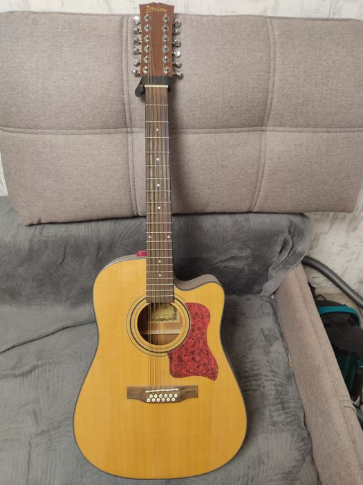 Продается двенадцати струнная гитара