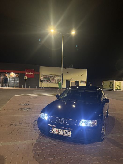 Vând Audi A3 8l