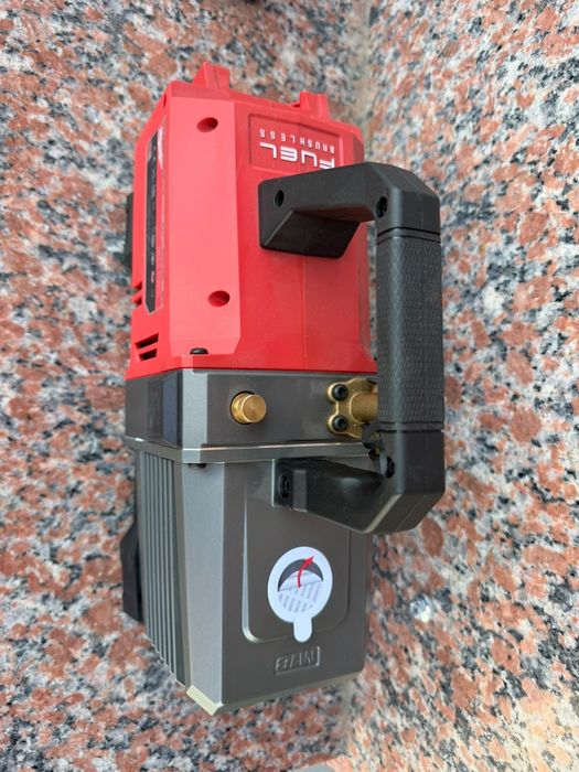 Milwaukee pompa de vacum pe acumulator