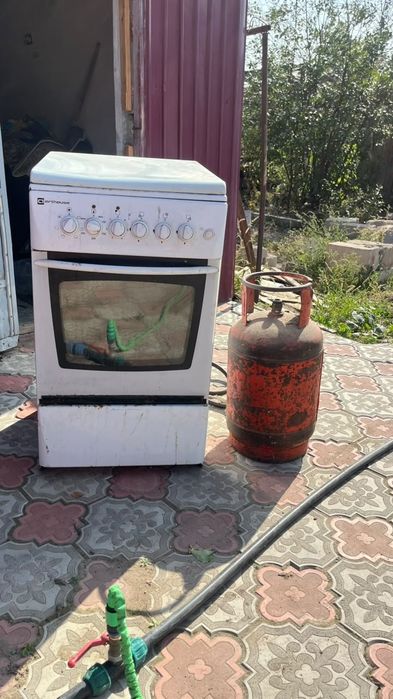 Газовая плита с газболлоном.