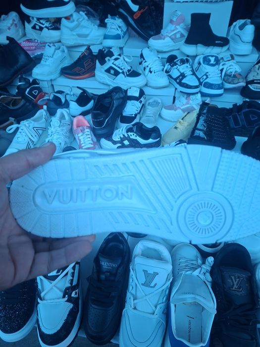 Louis vuiiton skate negru si alb full calitate premium oferta