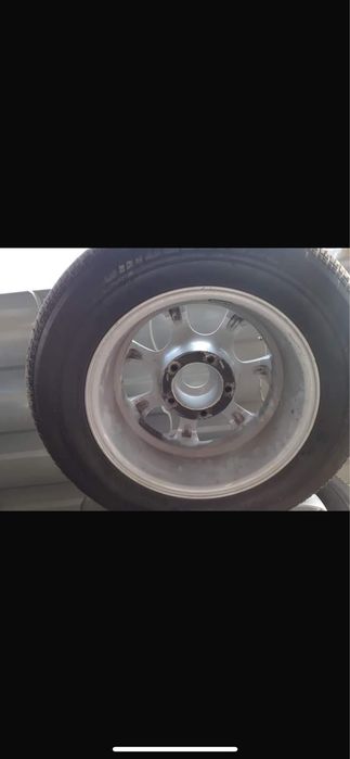 Vand jante  cu cauciucuri aproape noi  235/60/16