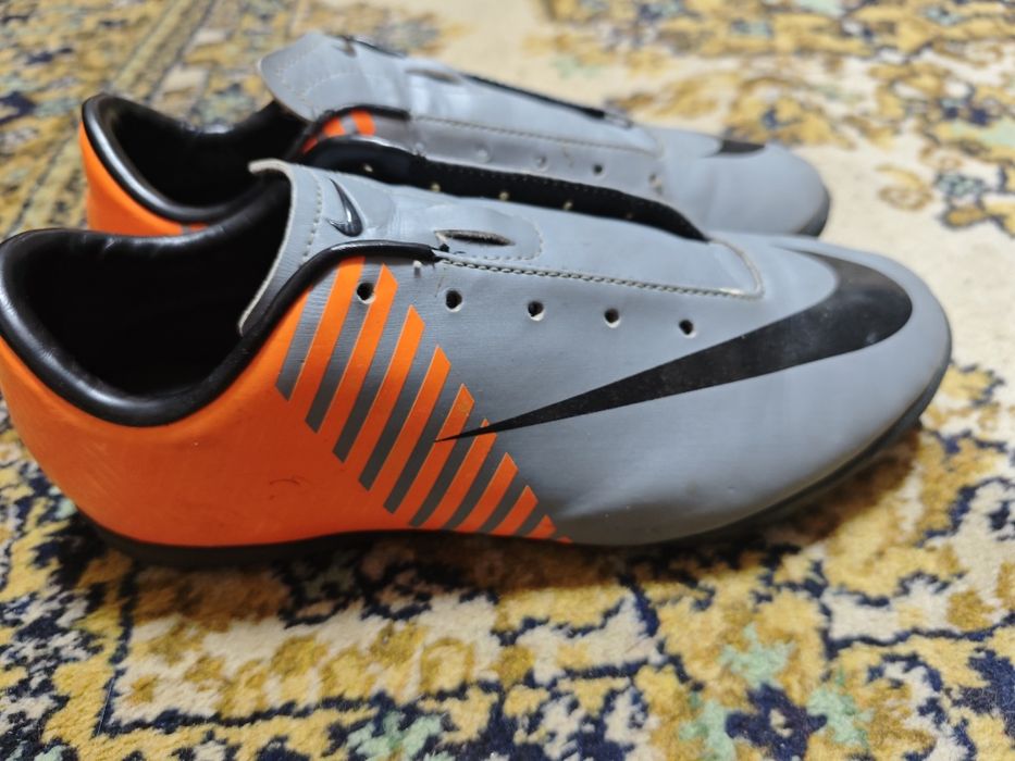 Бутсы для футбола и спорта