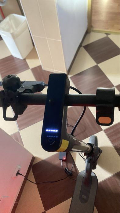 Trotinetă electrică Xiaomi Mi Electric Scooter Essential