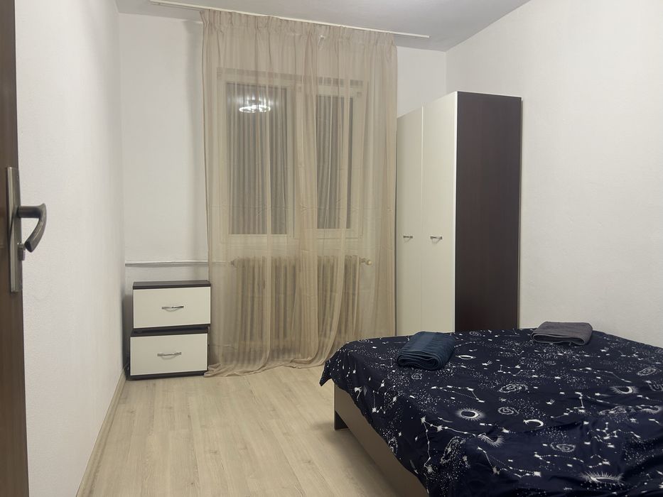 Vand apartament Craiovita Noua zona materna etaj 1/4