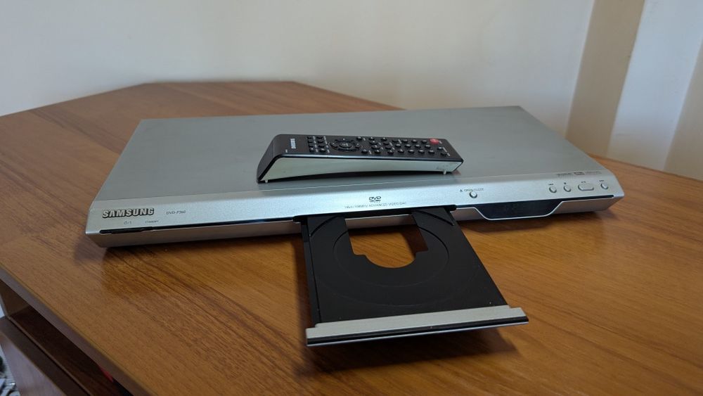 DVD плеър Samsung DVD P-360