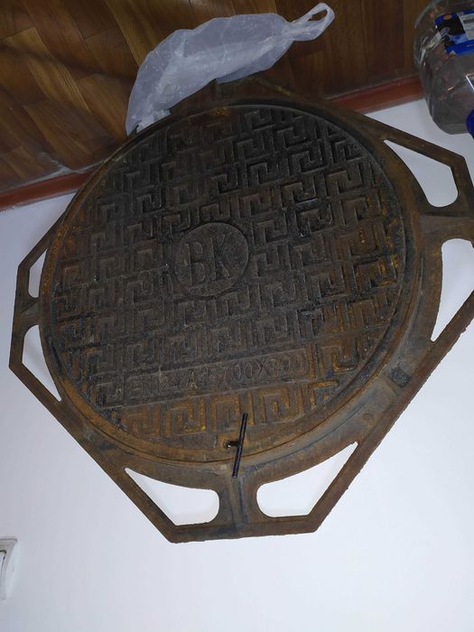 Люк канализационный