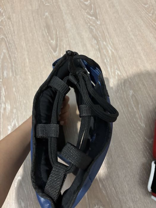 Продам шлем и перчатки боксерские