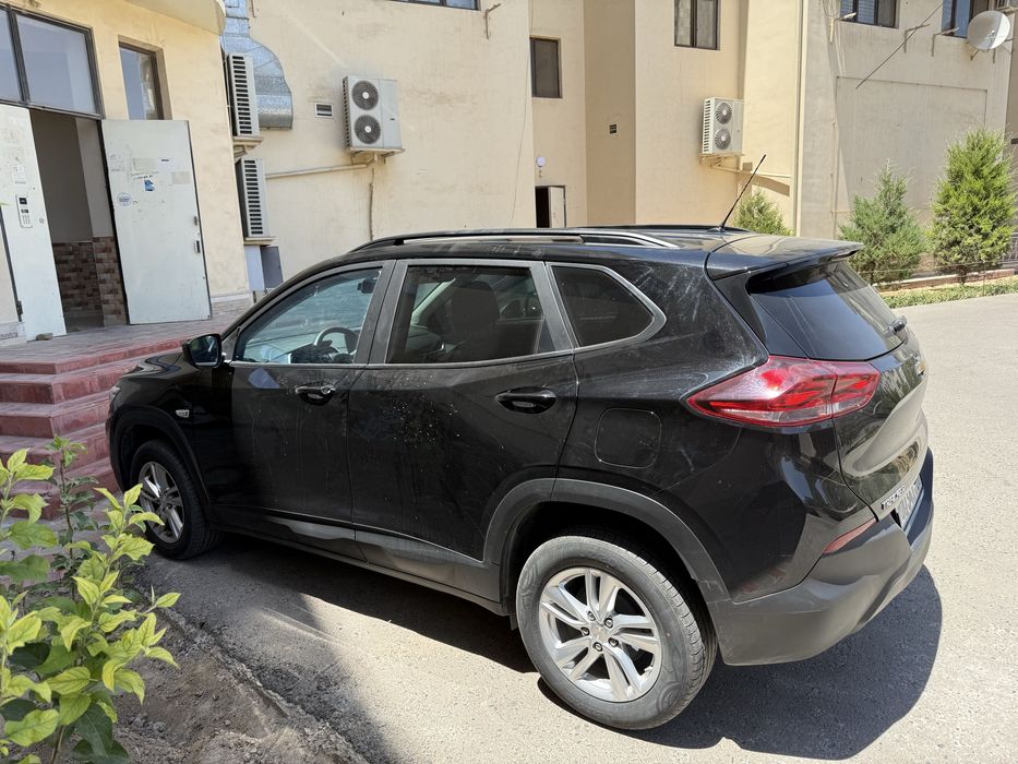 Tracker 2 Ls 2025 qora