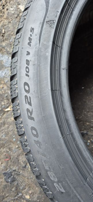 4 anvelope iarna,fata Continental 255/45/20,spate Pirelli 285/40/20.