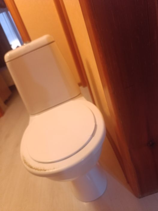 Продам унитаз б/у 5000 тг