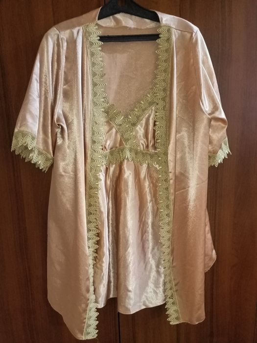 Продам женские платья