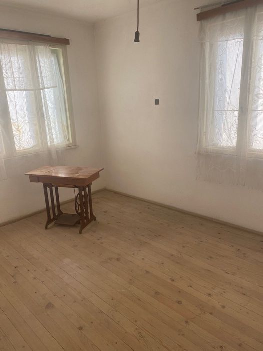 Продава се Къща в с. Николаево, Област Плевен - 198 кв.м за 175 €/кв.м - Снимка #8