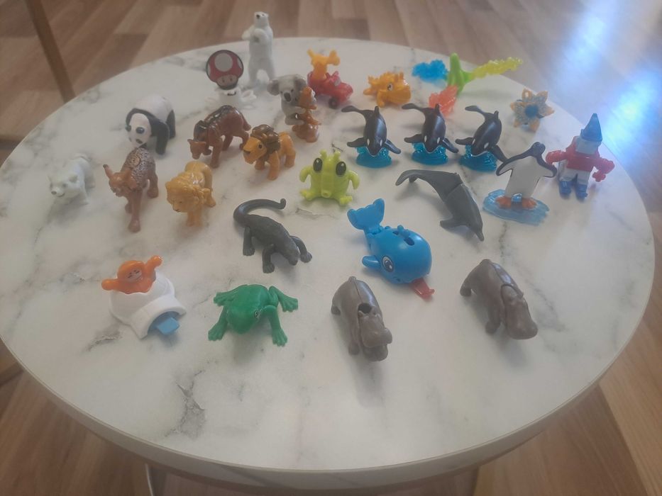 Играчки от шоколадови яйца киндер. Цена за 1бр. 1.50лв.