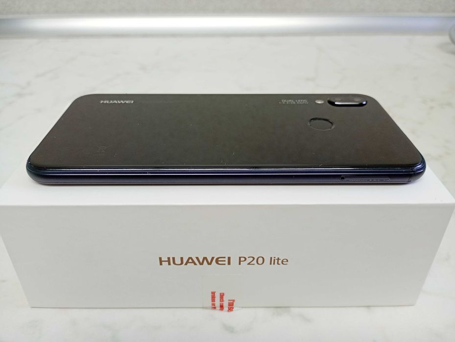 Продавам Huawei P20 lite