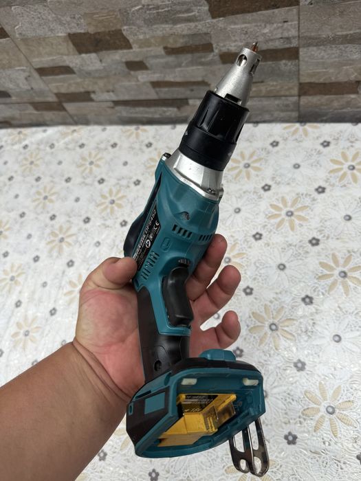 Акумулаторен безчетков винтоверт за гипсокартон Makita DFS452 18V