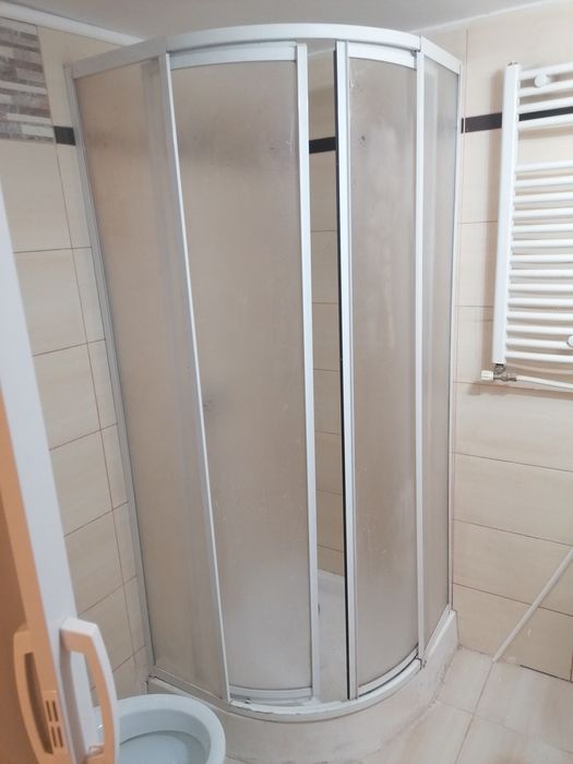 Cabina dus în stare buna