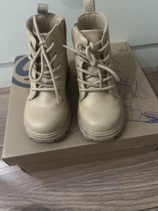 Продам ботинки