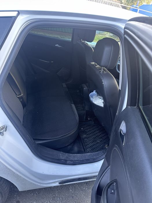 Продам авто! Opel astra j 2011 года