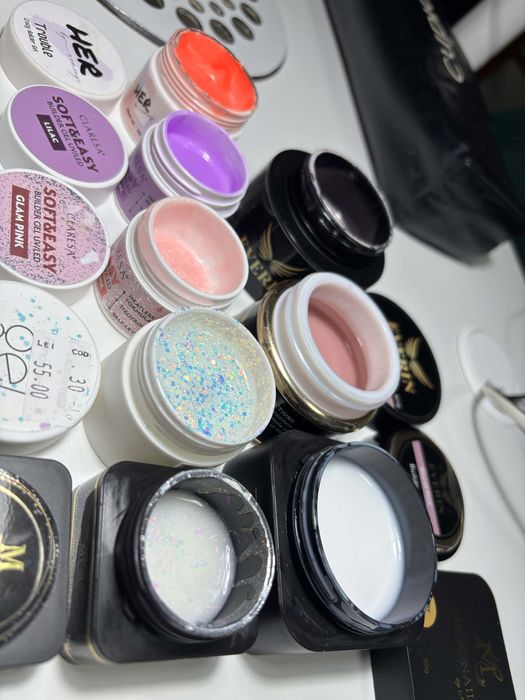 Geluri UV diferite nuante