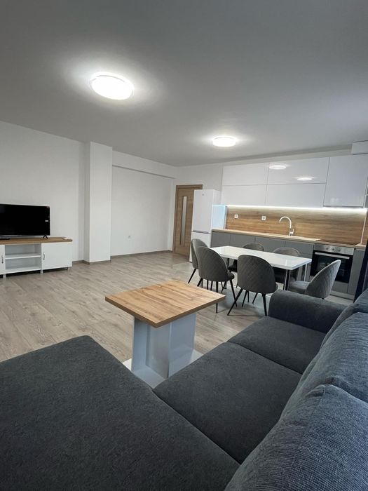 Дава се под наем Тристаен апартамент в Асеновград - 120 кв.м за 484.5 € - Снимка #1