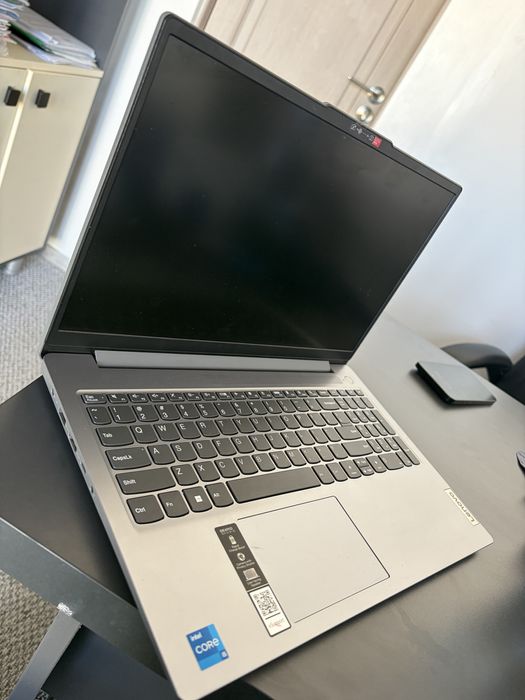 Vand doua laptopuri Lenovo