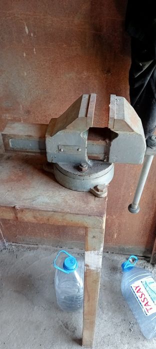 Продается тиски в отличном состоянии