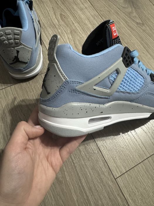Jordan 4 University Blue nr 40