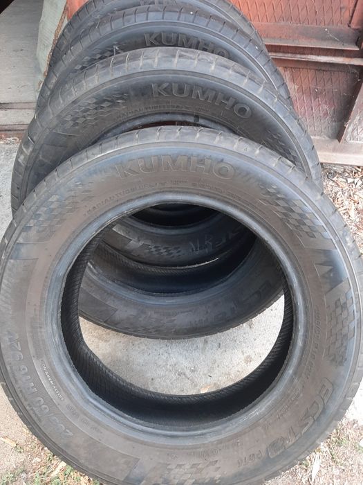 Продам шины 205/60/16 кумхо