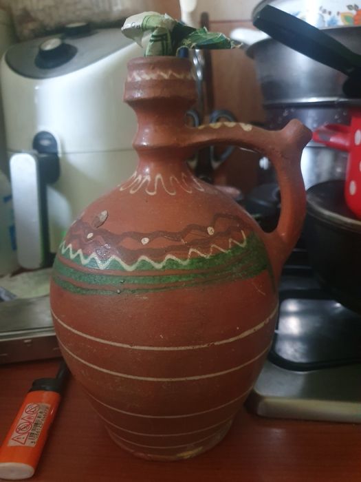 Ulcior vechi din lut