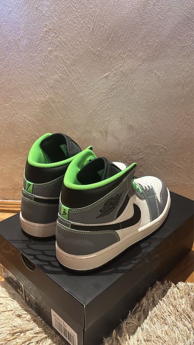 Air Jordan Mid 43