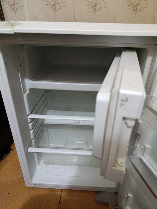 холодильник Midea HS-147RN (с дефектами, рабочий)