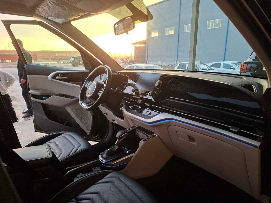 Продаётся  автомобиль KIA CARENS