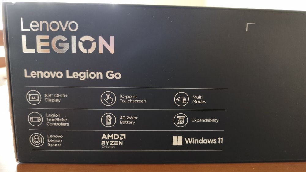 Lenovo Legion Go Z1 Extreme / 16GB / 512GB + аксесоари (Приемам интересни бартери)