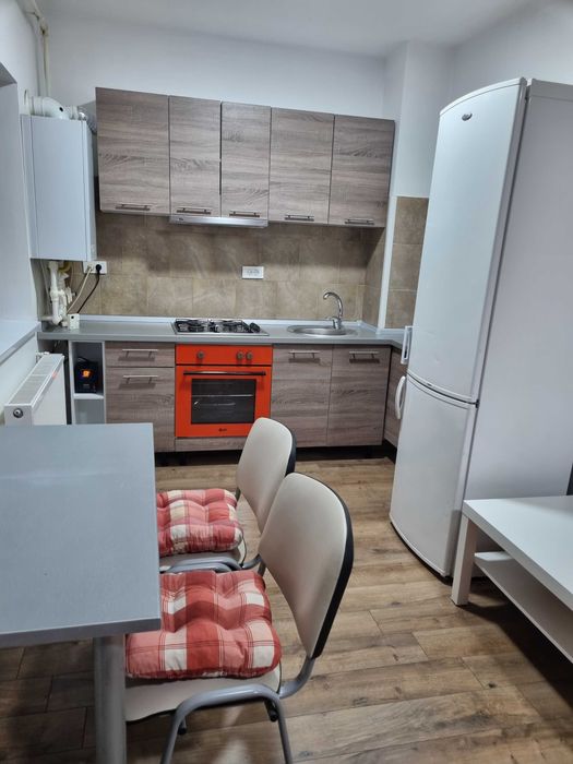 Inchiriere apartament 2 camere vis-a-vis de Complex "La Strada"