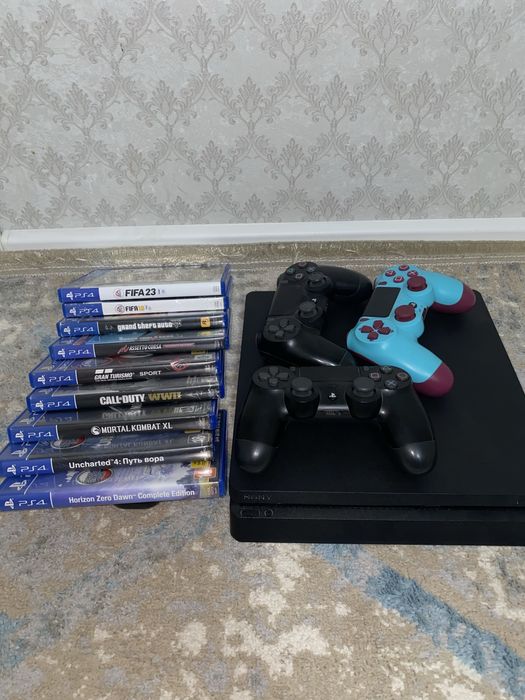 PS4 Slim 500GB + 3 геймпада + 9 дисков игр