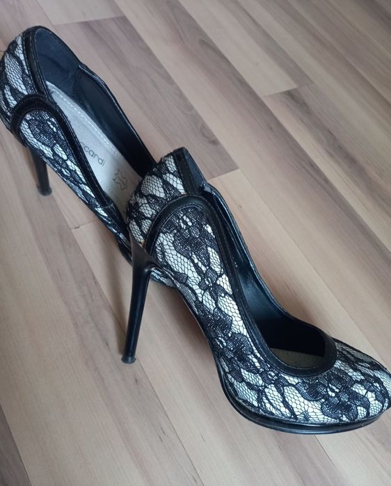 Продаются туфли женские.