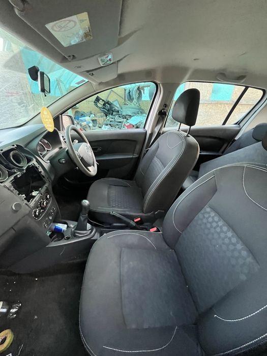 Dezmembrez dacia sandero 0.9 tce