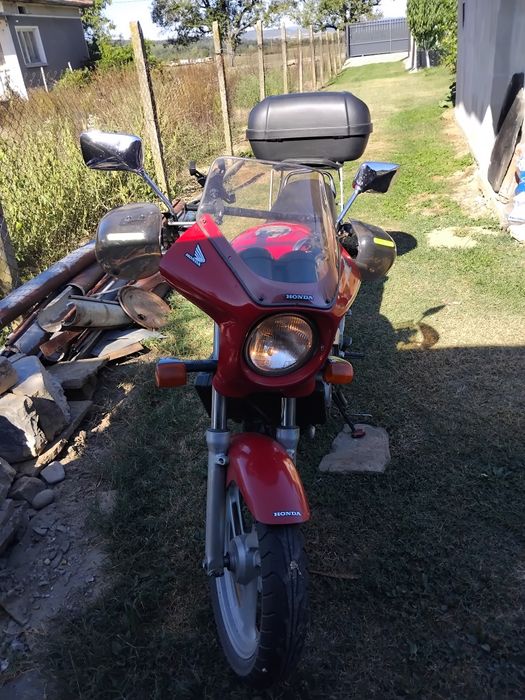 Продавам се Honda NTV 650