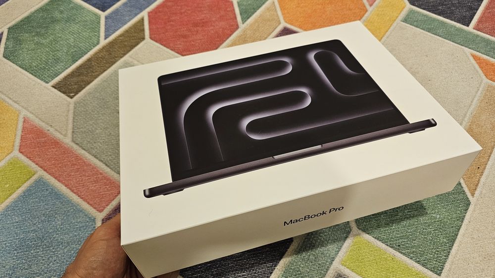 Cutie MacBook Pro 14" M4 noua